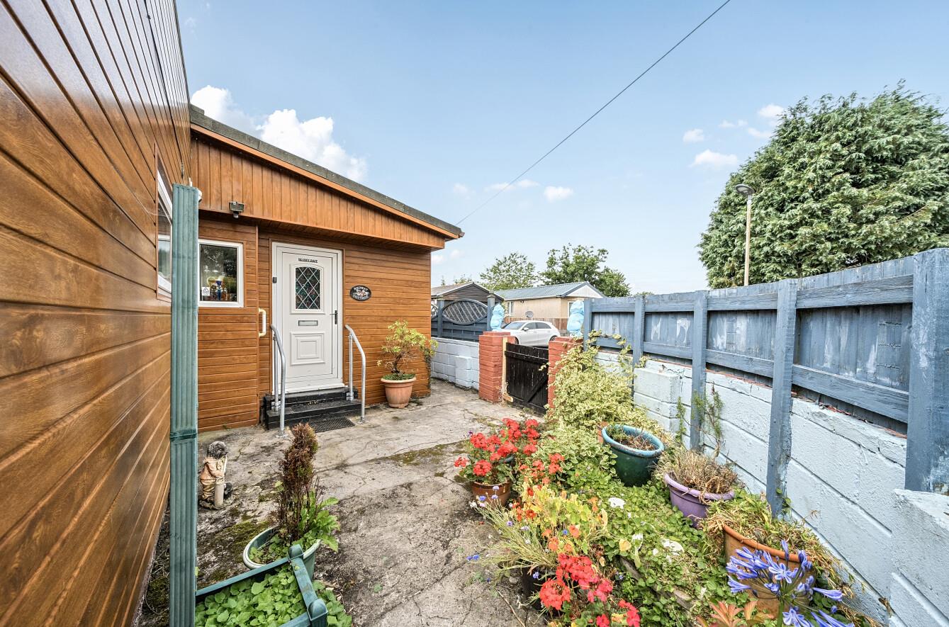 Oakland Park, Fforestfach, Swansea, SA5 4BX